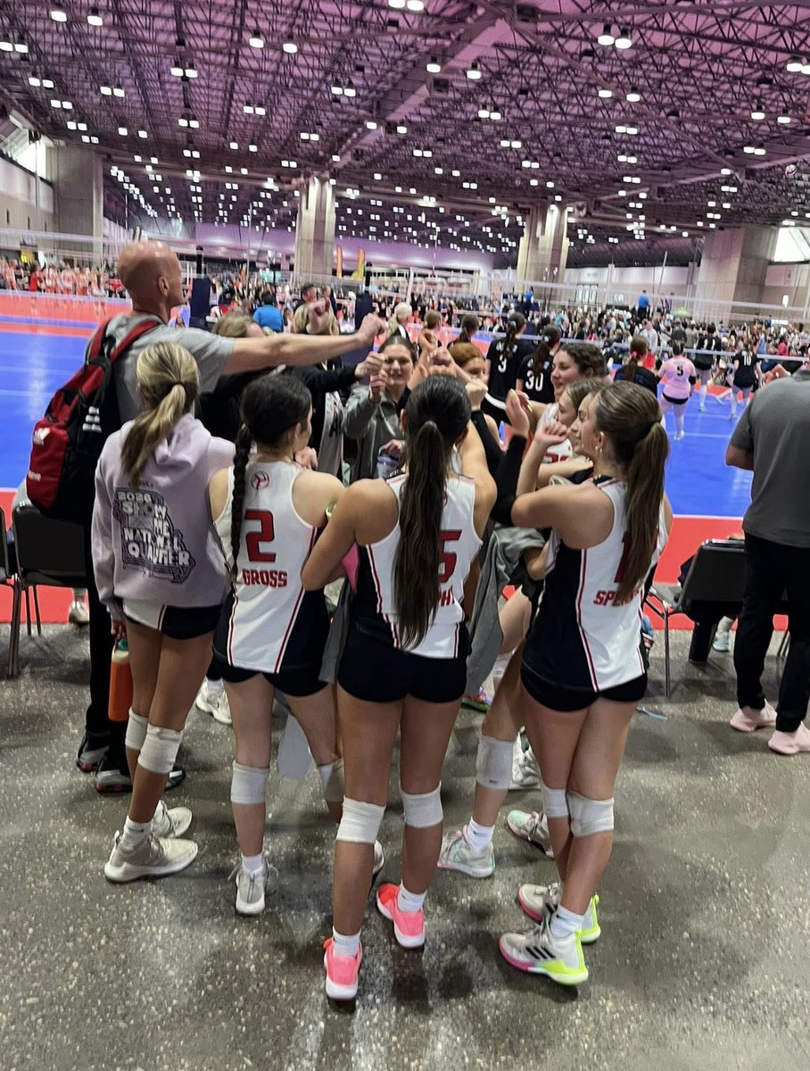 alexandreab21's tweet image. Thank you @OptimumVCKC and coaches for an amazing season. Thank you for believing in me and pushing me to be my very best
#volleyball #club #team #coaches #memories