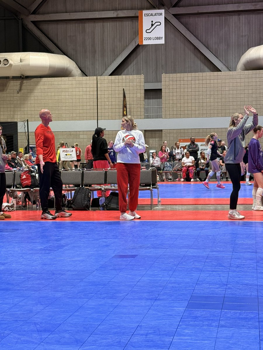 alexandreab21's tweet image. Thank you @OptimumVCKC and coaches for an amazing season. Thank you for believing in me and pushing me to be my very best
#volleyball #club #team #coaches #memories