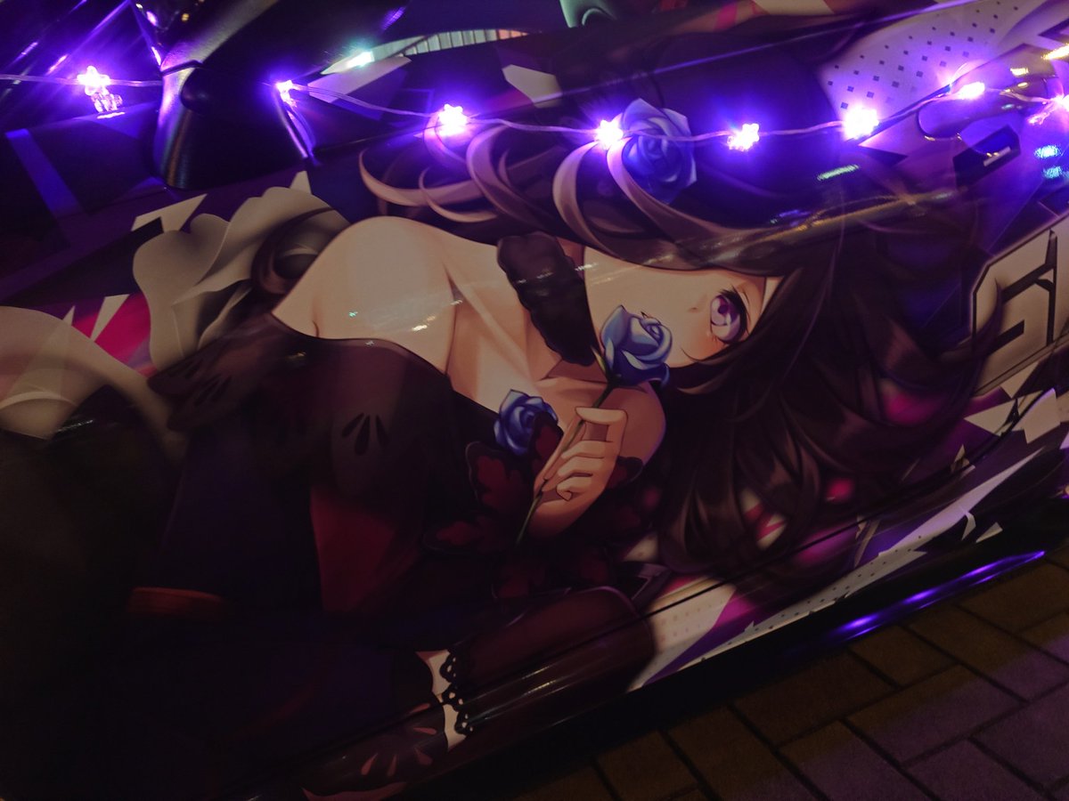 こむきな tweet media