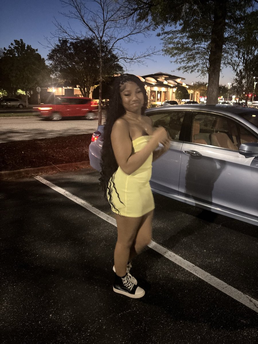 wyd_jayla's tweet photo. pretty in yellow 💛 https://t.co/Aazg2GxTJq