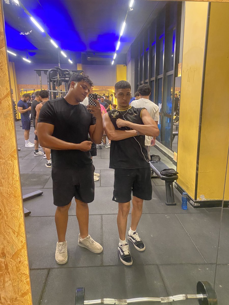 negronhA tweet media