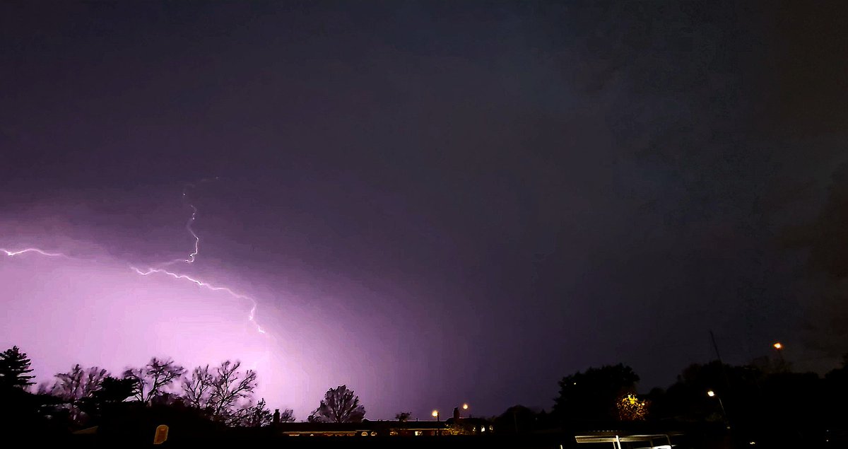 tristaleestone's tweet photo. Just a casual evening walk with a storm in the distance 
#weather #thunderstorm https://t.co/0zxrOmSg4a