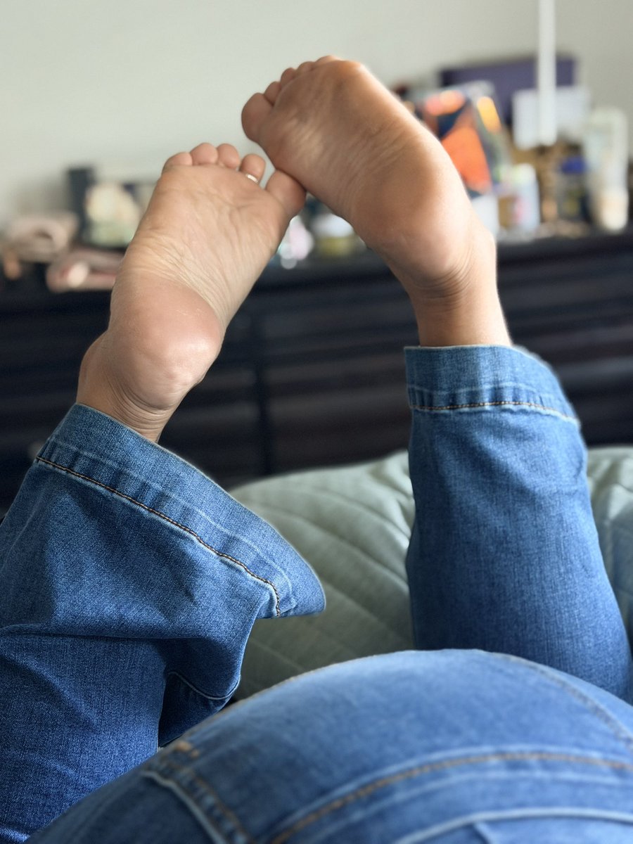 allforlexiii's tweet photo. would you use lotion or oil? 

Foot princess findom worship paypig drain for you https://t.co/anoLXIAUfy