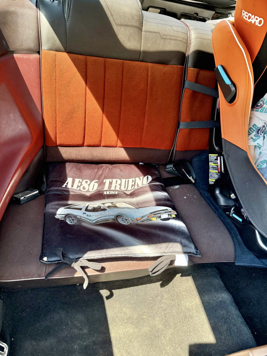 ハチロク AE86  後部座席一式 そういえば後部座席に座布団置いた、イイ感じ👍 #ae86 #ハチロク #頭文字D