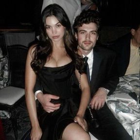 Joseramirezzx's tweet photo. Tengo 39 años. Llevo 8 años casado. Aprendí cuatro frases que calman cualquier discusión con mi esposa en menos de 60 segundos. Tener la razón es menos importante que estar conectado. Aquí están las frases: https://t.co/fRzKXDAQTV