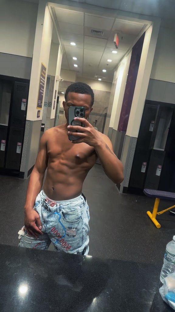 n4zirr's tweet image. Gym + cut 😩 #philly #mlm #nfs