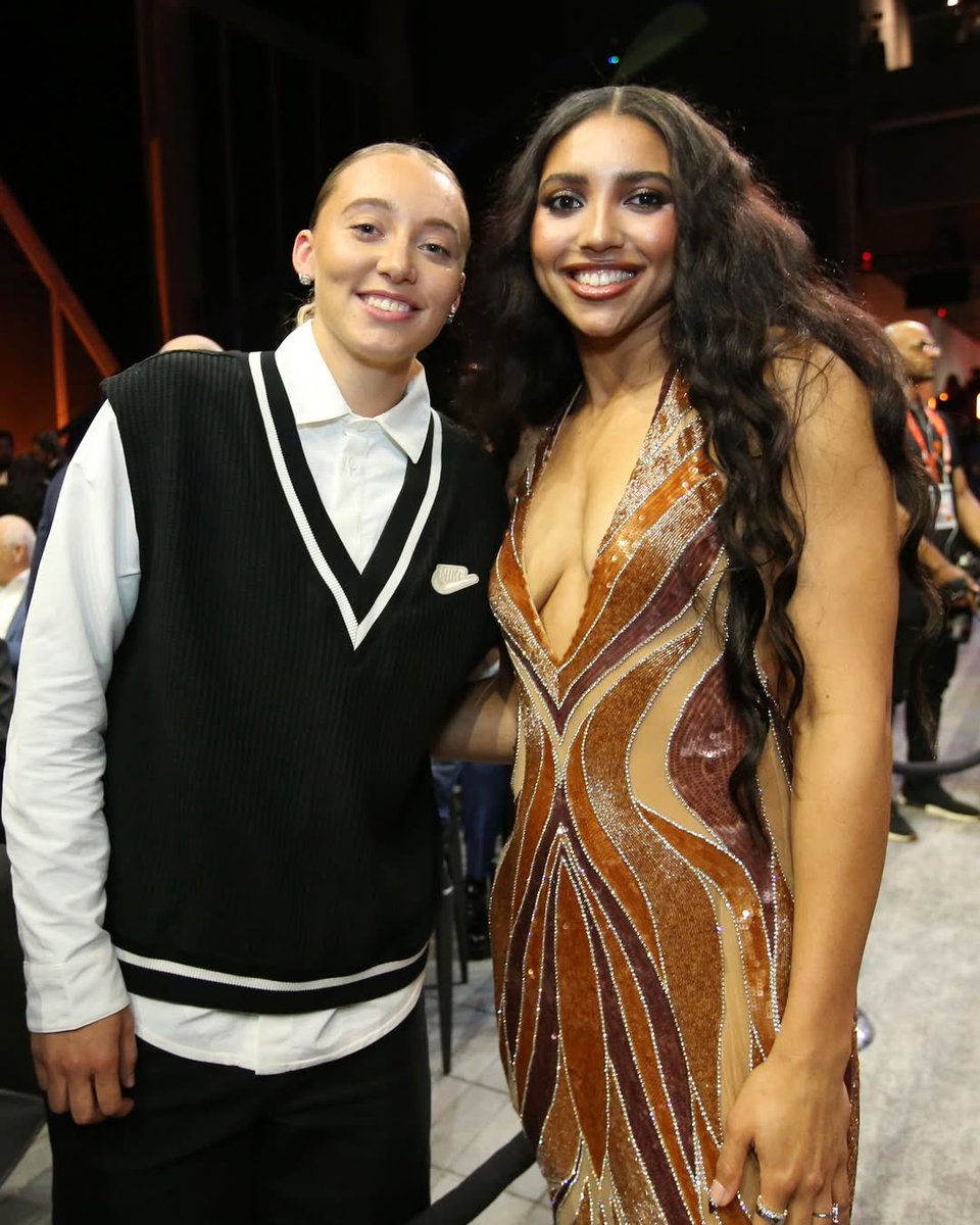 AthleteVanity's tweet image. Paige Bueckers and Azzi Fudd 📸

Reunited in Dallas 🫡