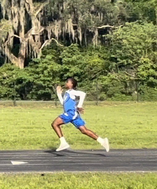 9slidee_'s tweet photo. Today at my track meet are participated in the 400 m and long jump. 400 I ran a 1:07 and long jump, I jumped a 12.09 (VIEW BELOW) @CoachBuckGurley @GatorsTF @Excelspeed12 @rnrsportsmedia @youareathlete @CoachDee_UGA @CoachJP3 https://t.co/XrYBEqEy7S