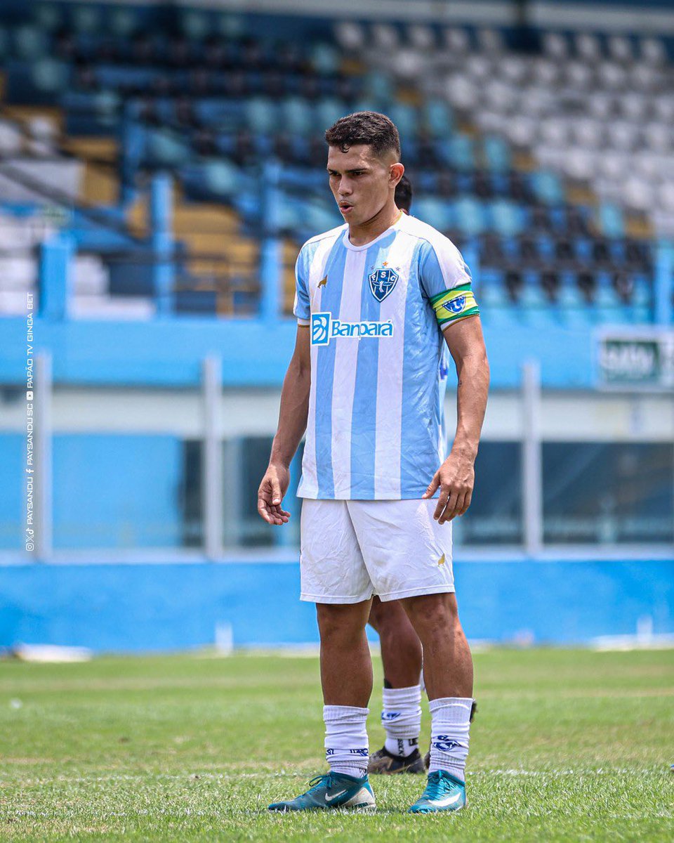 fla_infos's tweet photo. O Flamengo encaminhou a contratação do volante Pedro Henrique, de 18 anos, destaque do Paysandu. 

O Rubro-Negro deve pagar R$ 3 milhões por 85% dos direitos do jogador, que terá vínculo de 3 anos e chega inicialmente para o Sub-20.

A nova oferta superou a concorrência de Internacional, Fortaleza e clubes de Portugal. 

Se fechado, o negócio será a maior venda da história do clube paraense.

🗞️ @geglobo | @BrunoAmancio11 | @RRemanuelle
📸 Paysandu