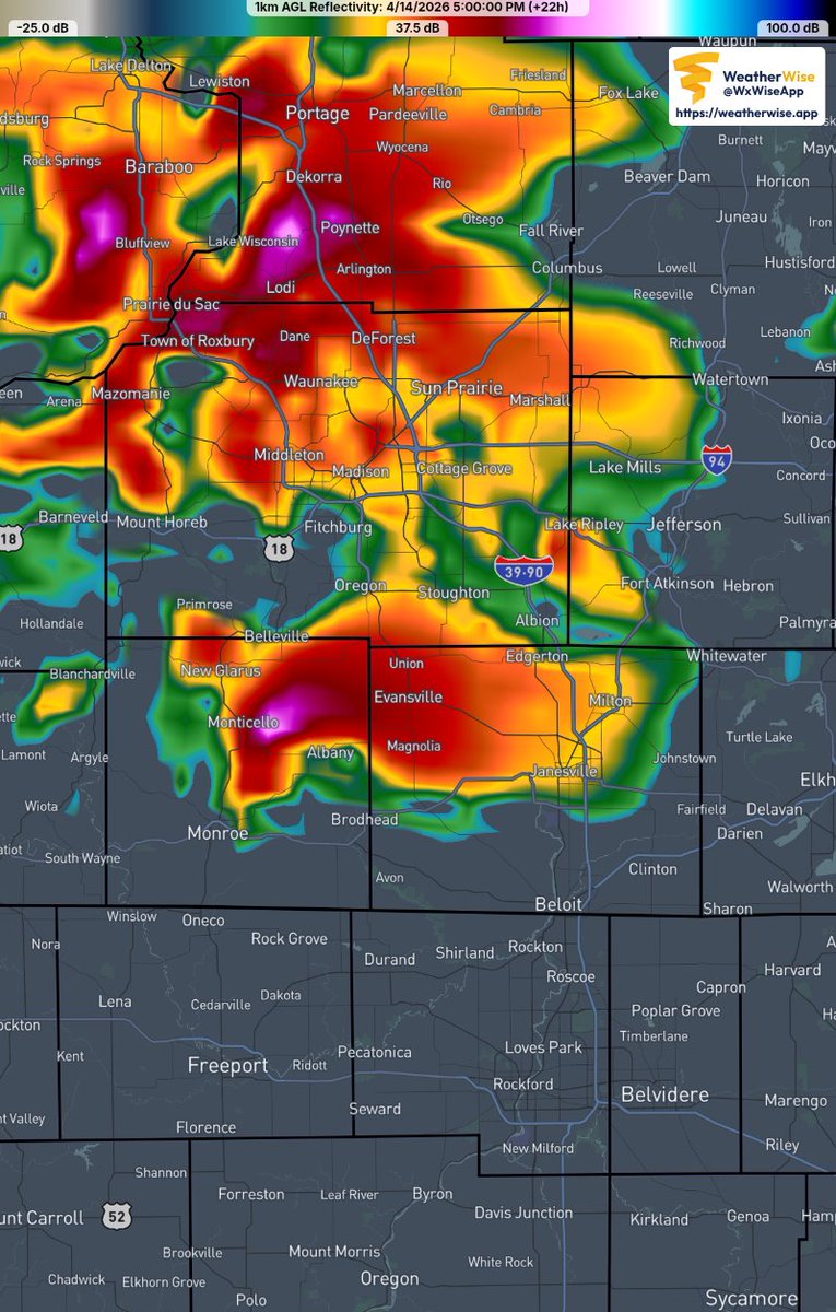 TomPurdyWI's tweet image. The HRRR will most definitely change, but the 0z hrrr just paints a scary supercell over southern Wisconsin tomorrow evening.  👀 #wiwx