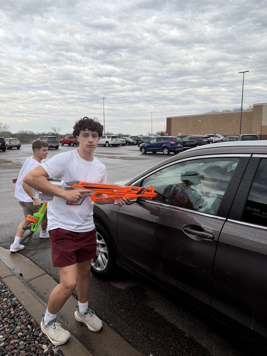 adam_brecht_'s tweet photo. 4v3 shi v zen @GroveAssassins #backtothekithen #cheater #getbacktowork @Drake https://t.co/BvIbbyIIwm