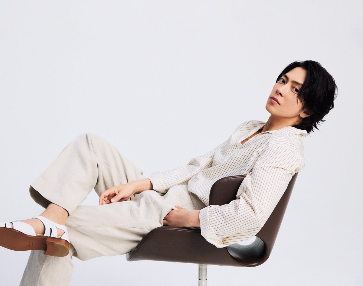 俳優 #山下智久 さんが
『美的』6月号SPECIAL EDITIONで初表紙✨

黒髪の流れ、肌の質感、深みのあるまなざし…モノクロのカットで、大人の色気がぐっと際立つカバーに🖤

誌面では山下さんの“生き様”と“美しさ”に迫るインタビューも掲載。