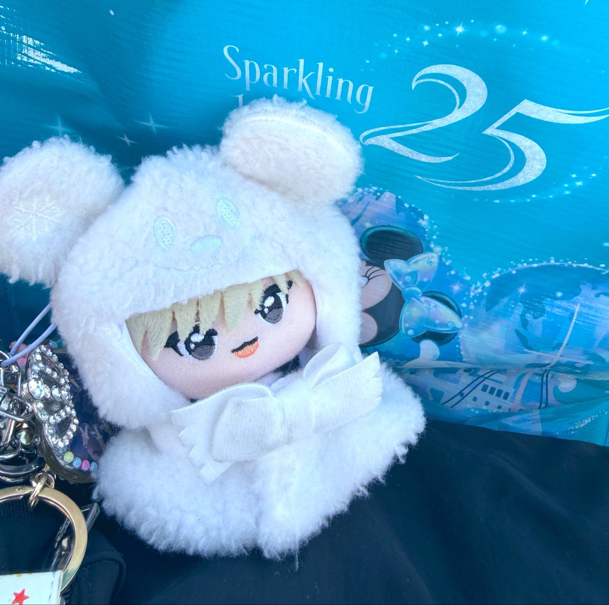 jo1_ami's tweet photo. すみませーん！って言われたから
何か落としたと思ったら、カバンに
付けてる瑠姫みてこのキャラはなん
ですか？って言われた ·͜·
JO1の瑠姫くんです！って伝えたら
めっちゃ可愛いですねって言って
くれた🥹🤍嬉しい❤︎

#白岩瑠姫  #JO1 https://t.co/z1AdfGk5Fg