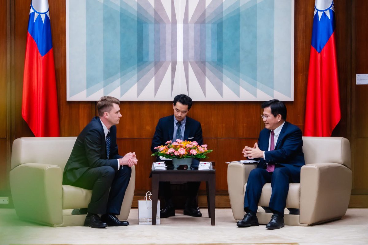 chia_lung's tweet image. Welcomed Lithuania's new Representative Karolis Pilipauskas to MOFA. #Taiwan and #Lithuania share strong democratic values, with growing cooperation in trade, tech &amp;amp; resilient supply chains. Eager to deepen this partnership, and wishing him and his family a warm stay in Taiwan.