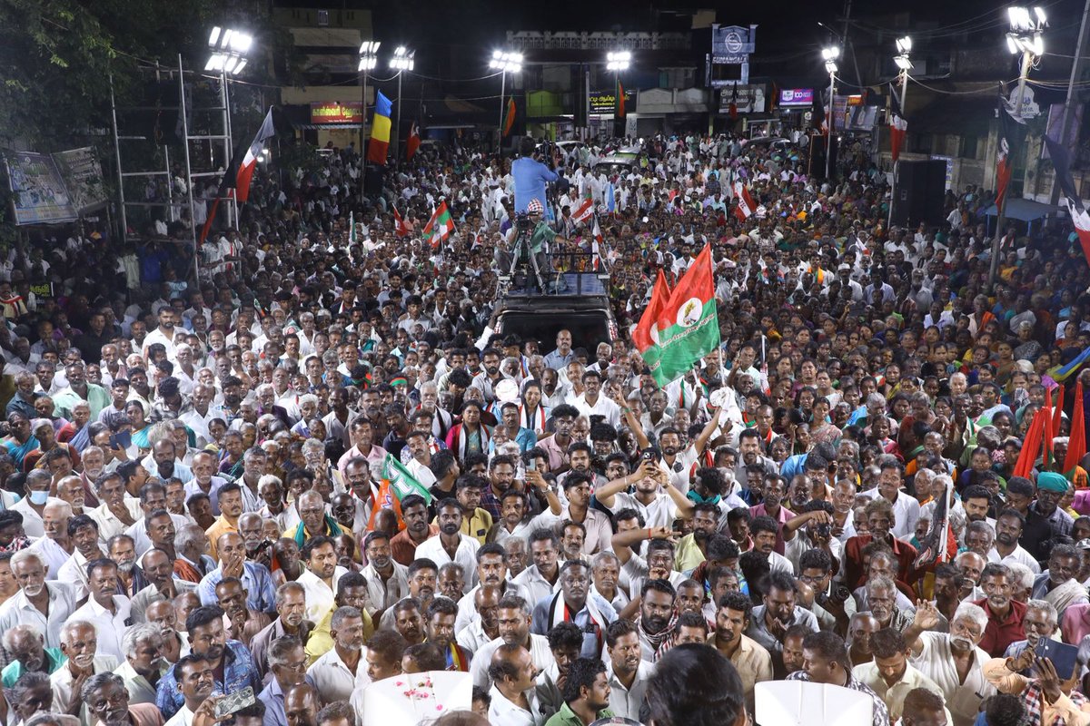 AmmkITMuthu's tweet image. #வெற்றிசின்னம்குக்கர் 
#NDAalliance #திருவையாறு 

கழகப் பொதுச்செயலாளர் திரு. #TTVDhinakaran அவர்கள்

NDA சார்பில் திருவையாறு சட்டமன்ற தொகுதியில் போட்டியிடும் அமமுக வெற்றி வேட்பாளர் திரு. வேலு. கார்த்திக்கேயன் அவர்களை ஆதரித்து குக்கர் சின்னத்திற்கு வாக்கு சேகரித்தார்.