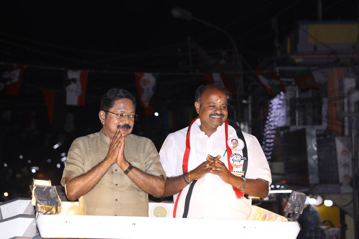 AmmkITMuthu's tweet image. #வெற்றிசின்னம்குக்கர் 
#NDAalliance #திருவையாறு 

கழகப் பொதுச்செயலாளர் திரு. #TTVDhinakaran அவர்கள்

NDA சார்பில் திருவையாறு சட்டமன்ற தொகுதியில் போட்டியிடும் அமமுக வெற்றி வேட்பாளர் திரு. வேலு. கார்த்திக்கேயன் அவர்களை ஆதரித்து குக்கர் சின்னத்திற்கு வாக்கு சேகரித்தார்.