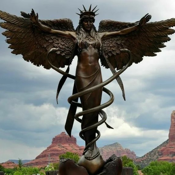 NickHintonn's tweet image. The angle on Trump’s arch looks like Babalon!