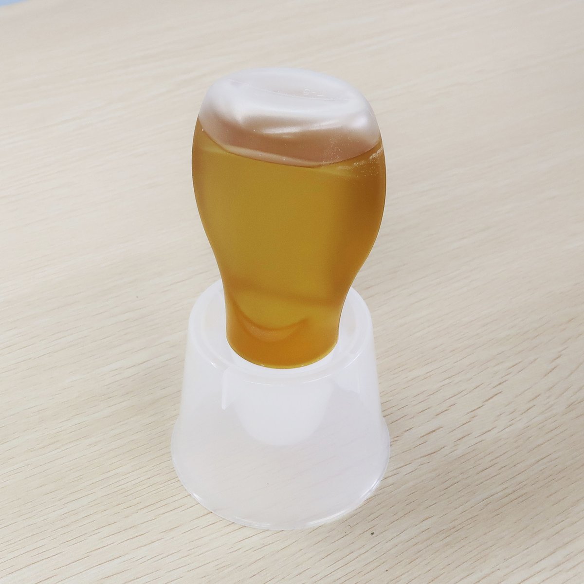 KOKUBOpress's tweet photo. #はちみつボトルスタンド

はちみつボトルを逆さ保管する専用スタンドです。
使いたいときにすぐ使えるから、便利です。
スタンド底の直径約8cm、高さ約6cm。
コンパクトで置きやすい。
日本製　MADE IN JAPAN

「はちみつボトルスタンド」
https://t.co/ydyeTRHmKX
#ダイソー #セリア #ワッツ #KOKUBO https://t.co/voJ5LTvN3I