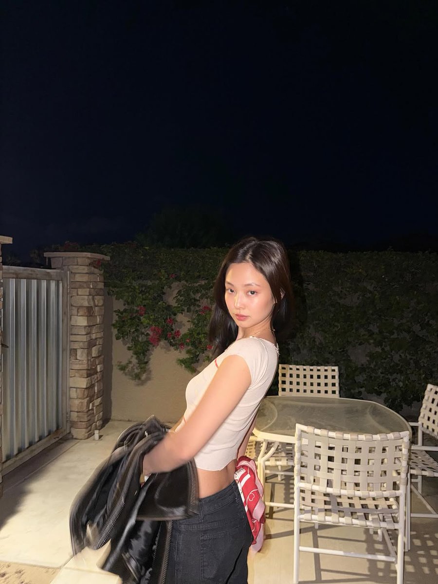 JENNIE NEWS tweet media