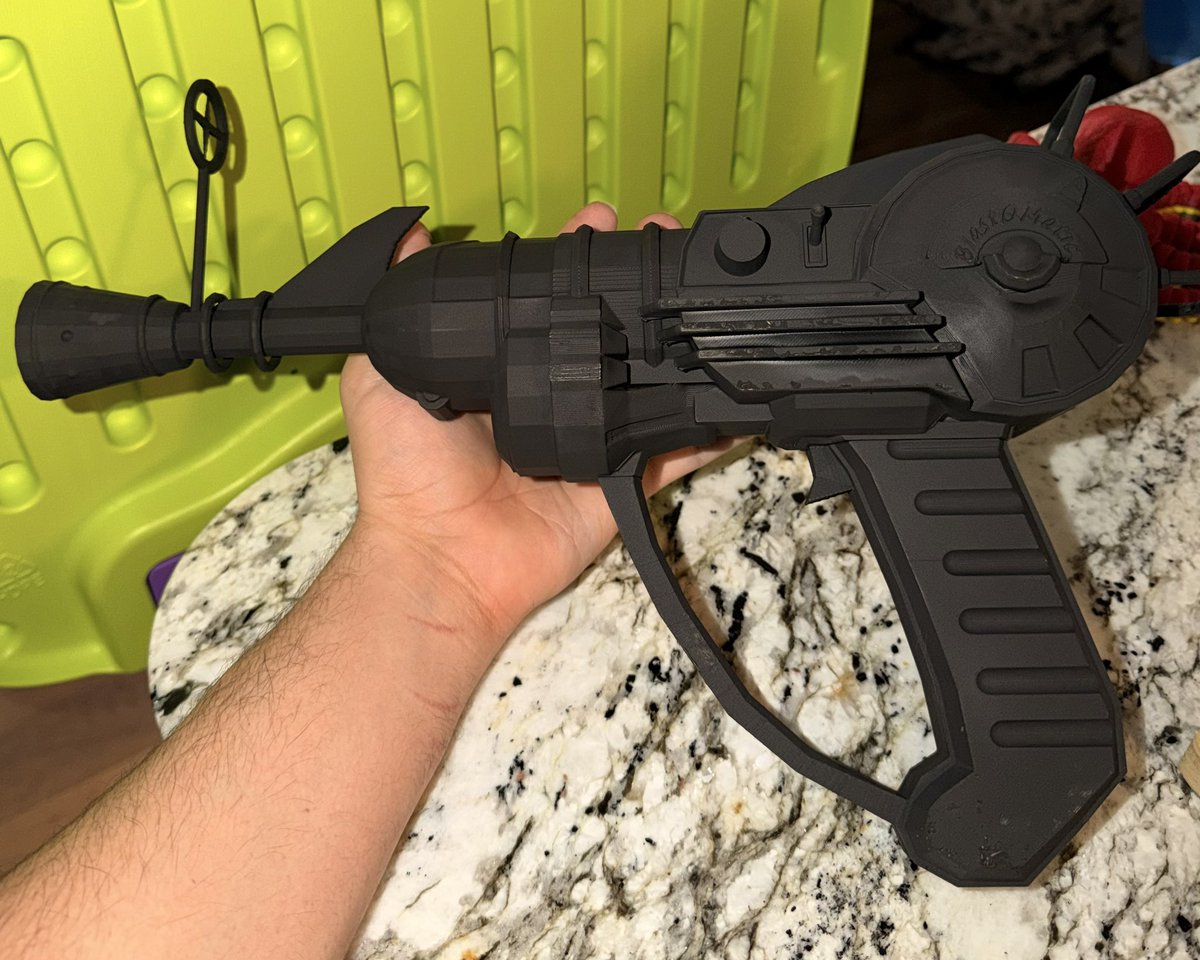 qburixlabs's tweet photo. The sound of this gun still lives rent free in my head . 🥴🔫☢️
#3DPrinting #3DPrint #3DPrinted #CallOfDuty #BlackOps2 #CODZombies #RayGun #GamingProps #GamerLife #Zombies #CODZombiesCommunity https://t.co/BCIOToS3fa