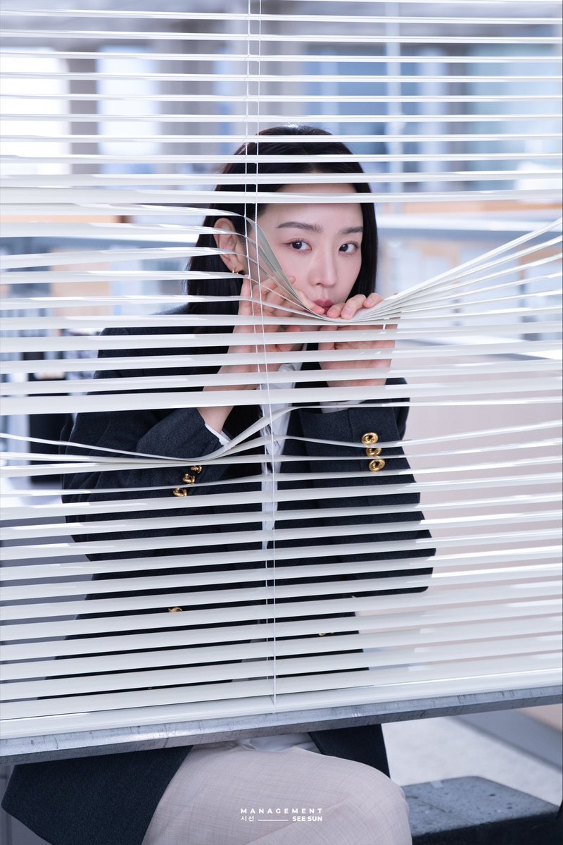 매니지먼트 시선 tweet media