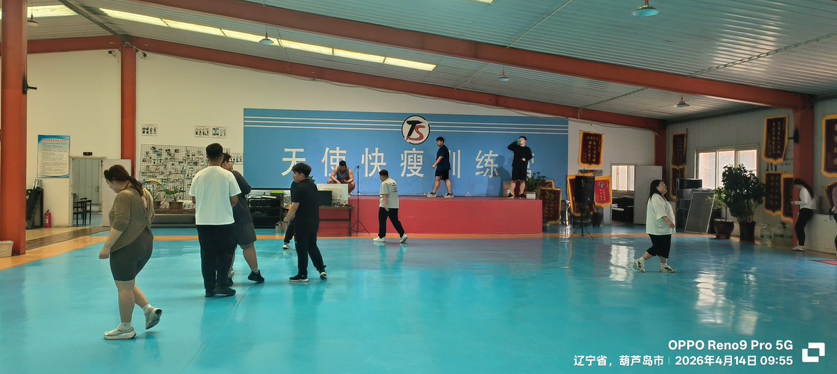 BUSLau123's tweet photo. 我在训练营又续了一个月，体重掉秤不理想 https://t.co/FGRrL14hyB