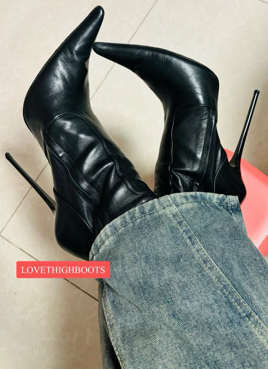 LOVE THIGHBOOTS tweet media