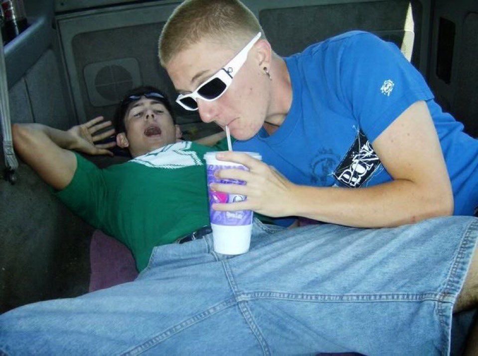 I just remembered how many far cry lovers follow me :)) I’m thinking of drawing Vaas and Blake like this btw, with Vaas laying down and holding the cup and Blake looking annoyed