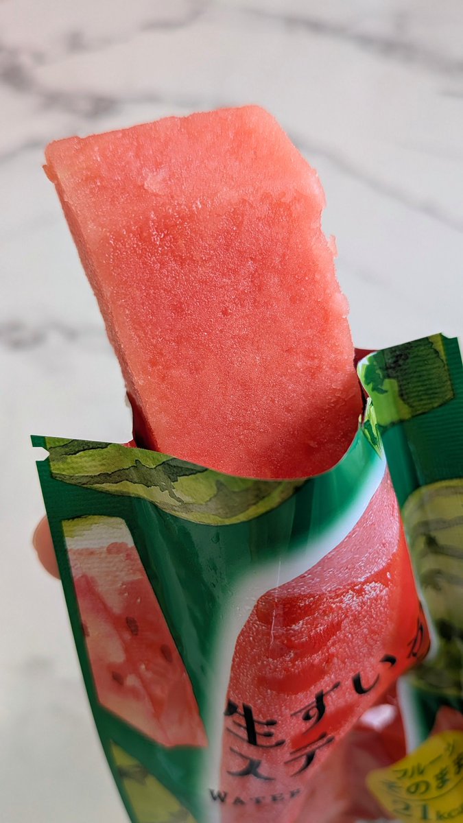 「速報」
ローソンさんすいか100%のスティックアイスを再販する🍉