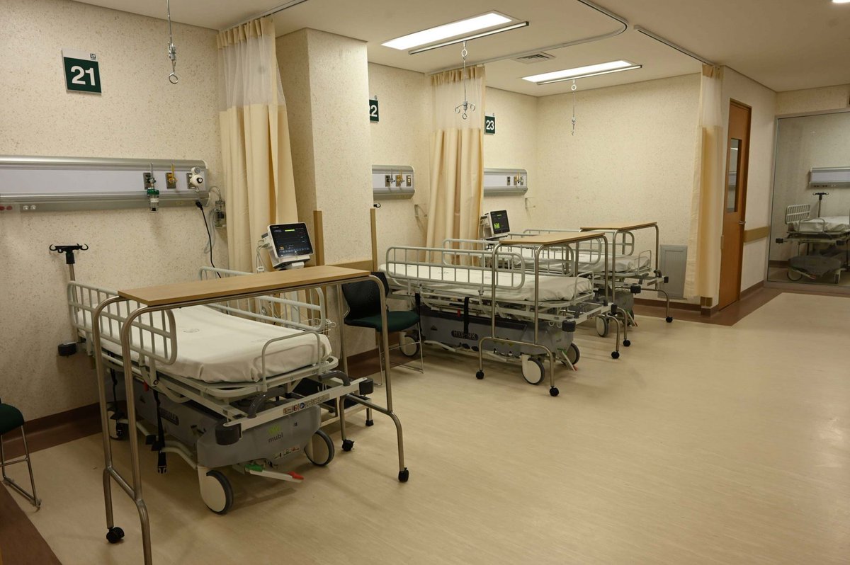 ⚠️💊 Lo que prometía ser una alternativa menos agresiva que la quimioterapia, terminó con temblores, parálisis del cuerpo, dolores en piernas, pecho, espalda y el descubrimiento de que el gobierno mexicano compró medicamentos oncológicos falsificados

Abrimos 🧵
📸 Presidencia