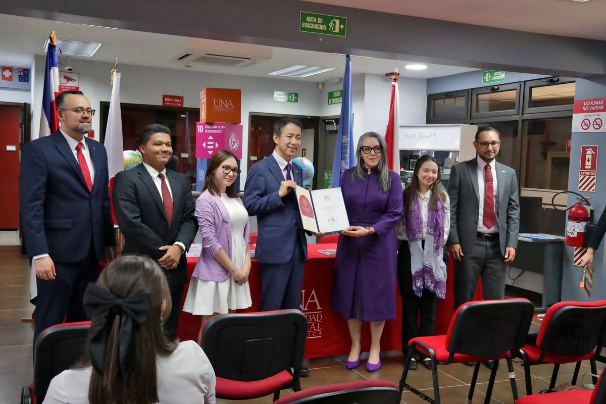japan_read's tweet photo. READ JAPAN PROJECT donated 26 books on Japan to @comunidadUNACR, supported by Embassy of Japan in Costa Rica and JICA Costa Rica 🇨🇷🇯🇵

We hope these volumes enrich their collection &amp; foster Japanese studies at the university! #ReadJapanProject #NipponFoundation https://t.co/LHQMdFIwhE