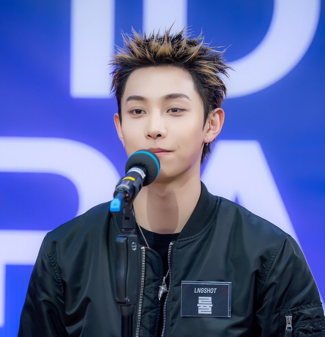 morelove_kr's tweet photo. 이마이쁘고 목 길어서 좋아함 https://t.co/e1XYv5hUy1