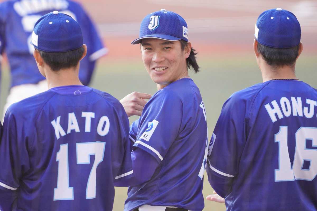 ely_PBS's tweet photo. ちばぎんカップ、試合出てないのに「MVP」って
いつもの３人組社員さんに呼ばれて
振り返る、響くん。

「俺？？？」

#山城響 選手 #JFE東日本 
#社会人野球
📸2026/3/21 ZOZOマリン https://t.co/EeS8Q6PCBr