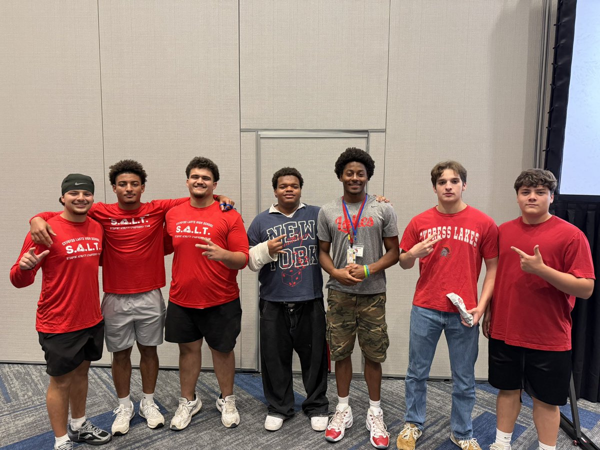 CyLakes_SALT's tweet image. Another great #SALT meeting in the books! Leaders are elevators; continue to find ways to help and raise those around you! #Elevate #WAWG #Lakes300 @lakes_athletics