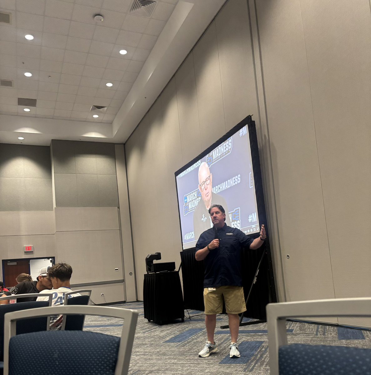 CyLakes_SALT's tweet image. Another great #SALT meeting in the books! Leaders are elevators; continue to find ways to help and raise those around you! #Elevate #WAWG #Lakes300 @lakes_athletics