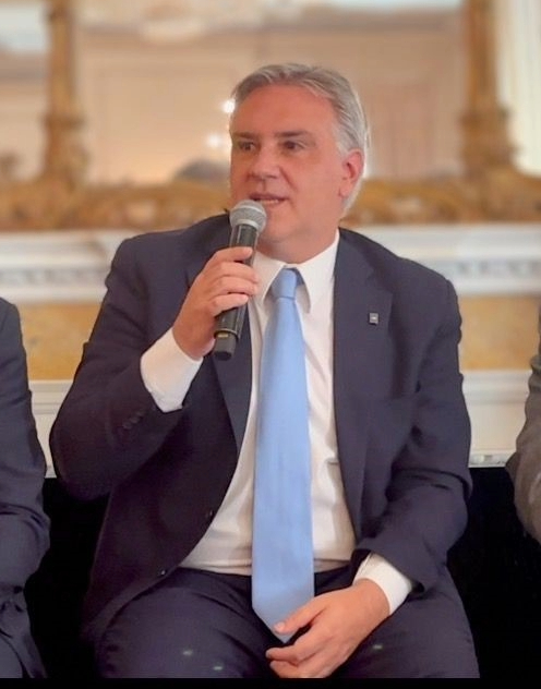 clarincom's tweet image. LLARYORA AL GOBIERNO POR EL PAMI: “PONGAN LA CARA Y PONGAN LOS RECURSOS”

El gobernador de Córdoba le exigió a la administración de Milei que responda ante las denuncias de los prestadores por los retrasos en los pagos y por el “desfinanciamiento del sistema”.

Declaraciones de