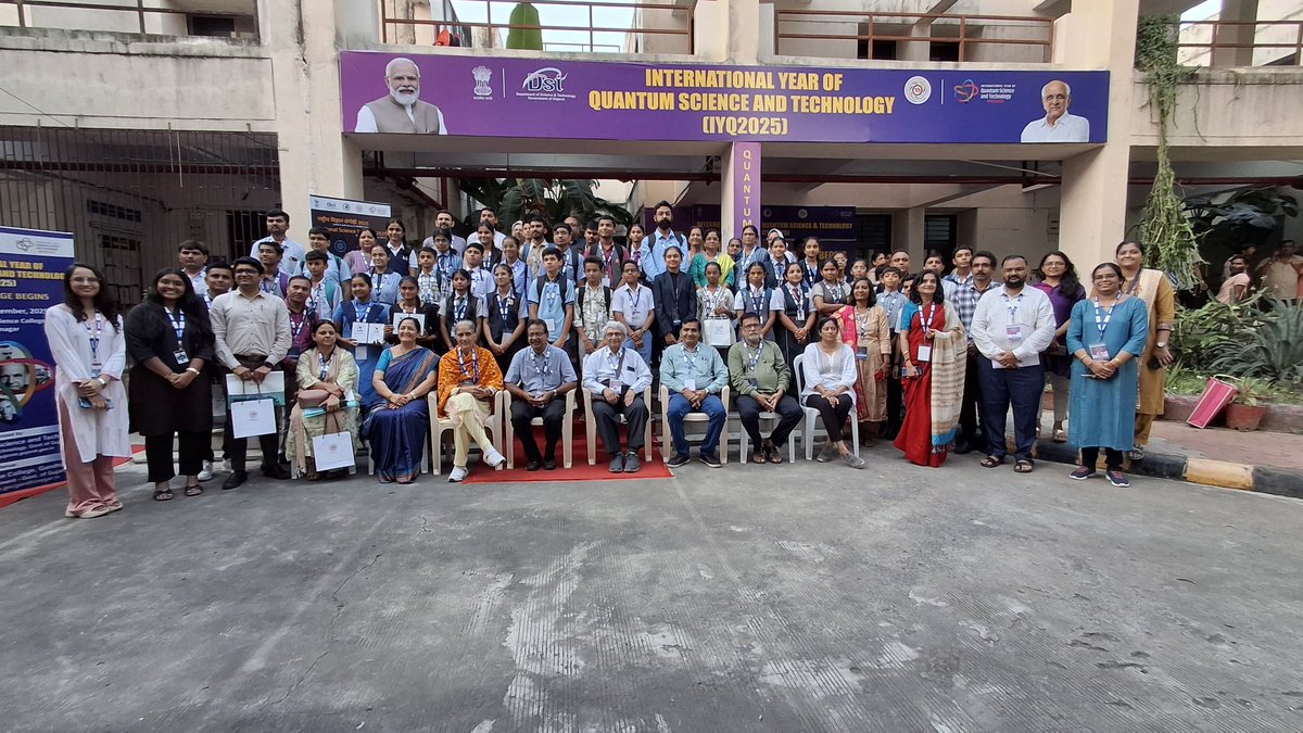 narottamsahoo's tweet image. On this #WorldQuantumDay, we celebrate not just the mysteries of the quantum world - but the power of human #curiosity to #decode it.

Through its dynamic initiatives under the International Year of Quantum Science &amp;amp; Technology 2025, @InfoGujcost @dstGujarat is bringing quantum