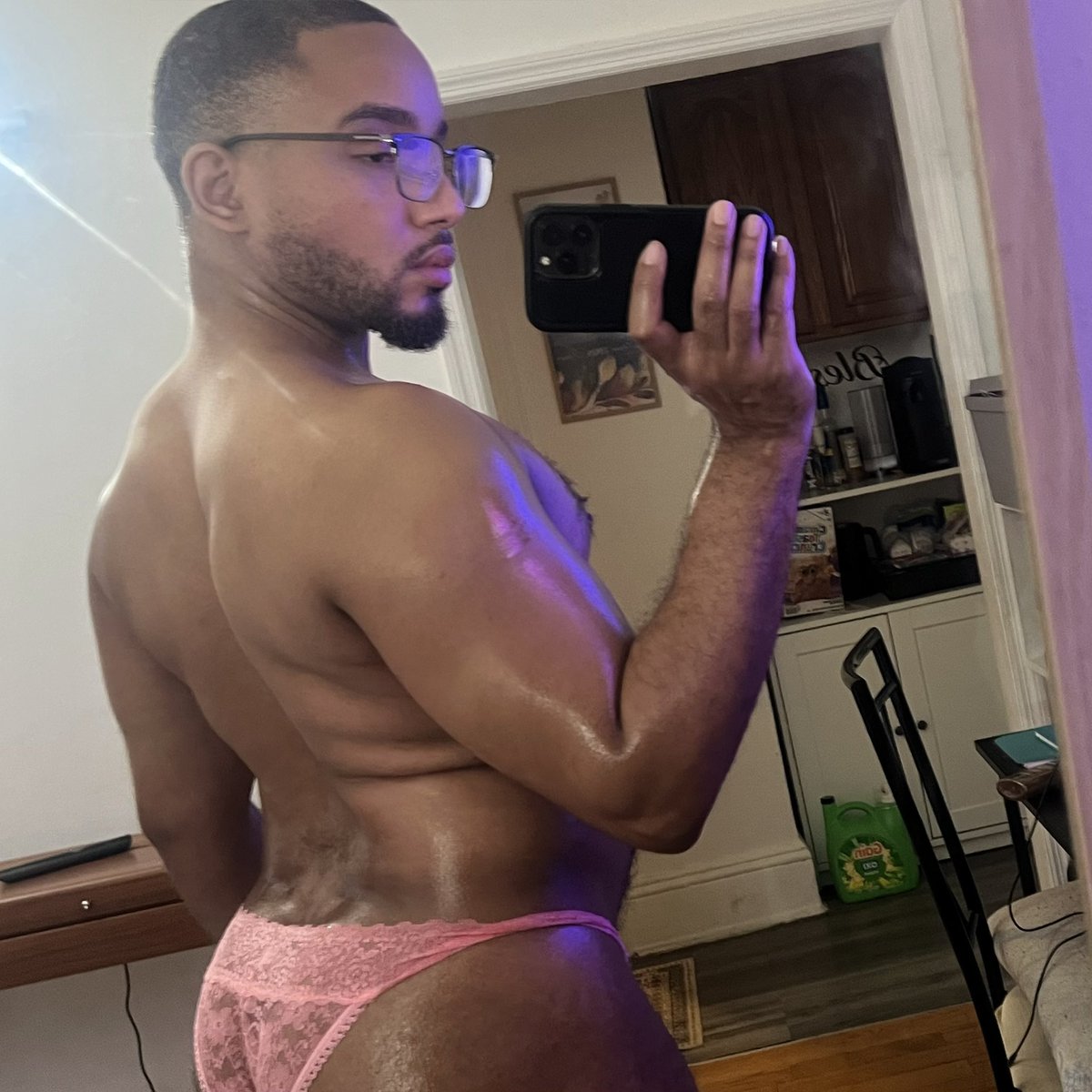 lesbian verse-top tweet media