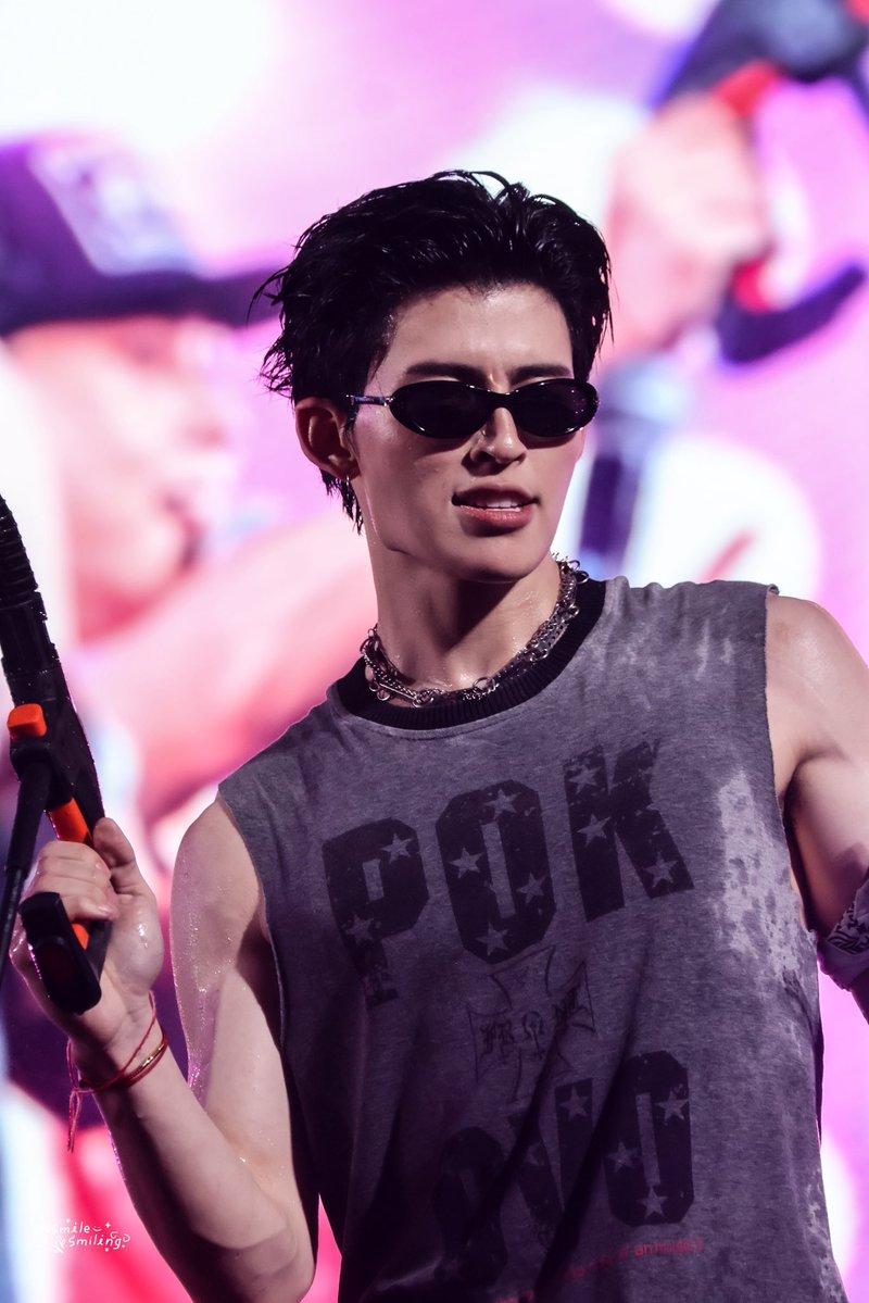 ENSmileSmiling's tweet image. ˚◡̈ 12042026˚♡

💦💦

KPW SONGKRAN X JASPER

#SuperFluid2026xJASPER
#ppnaravit @ppnaravit