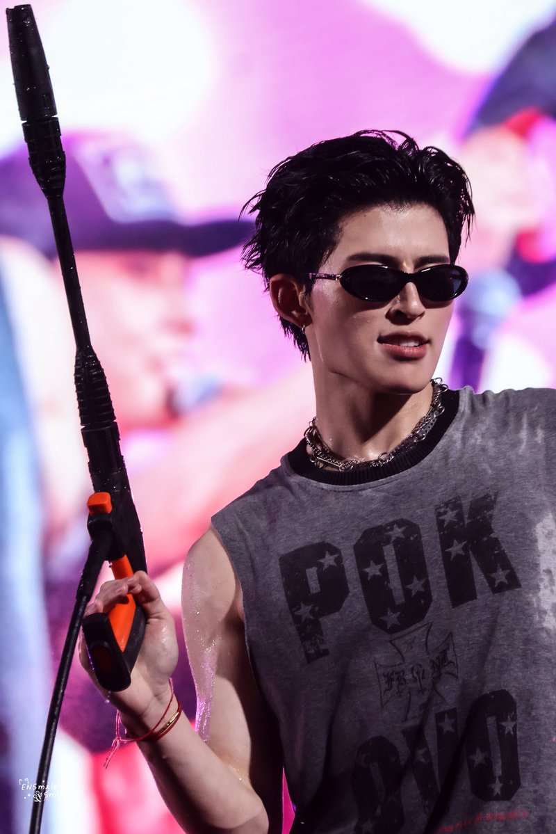 ENSmileSmiling's tweet image. ˚◡̈ 12042026˚♡

💦💦

KPW SONGKRAN X JASPER

#SuperFluid2026xJASPER
#ppnaravit @ppnaravit