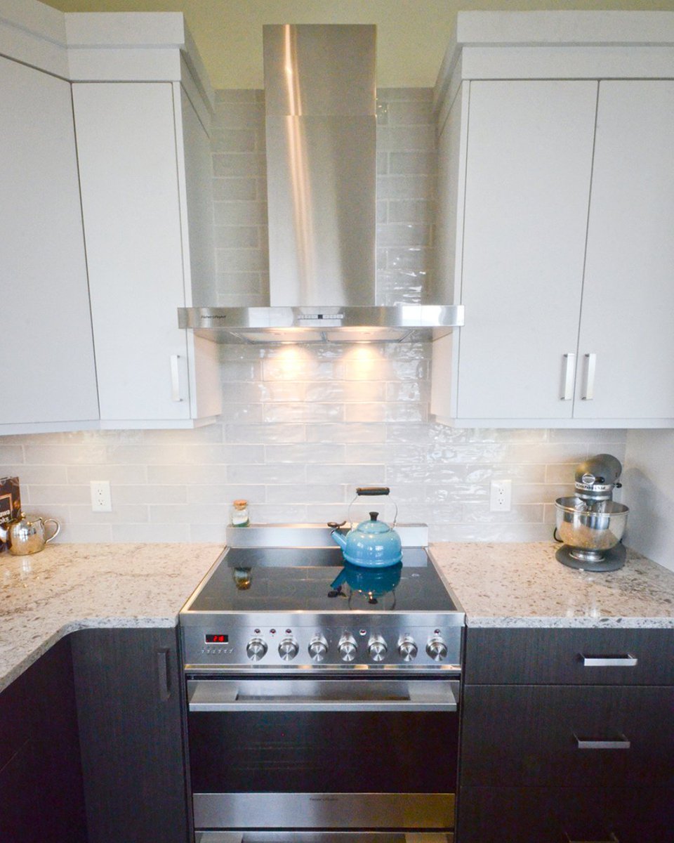 EliteKitchensBC's tweet photo. This is what happens when design and craftsmanship come together.

Ready to transform your kitchen into a space like this? https://t.co/jIbH6hB4yP