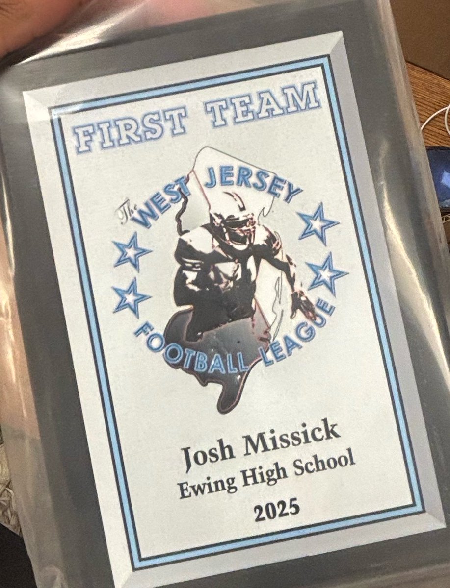 JoshMissick's tweet photo. First team award from the 25-26 season🏈 1k yards rushing. @Zimma94 @coach_hutchins https://t.co/EEVLK7QC48