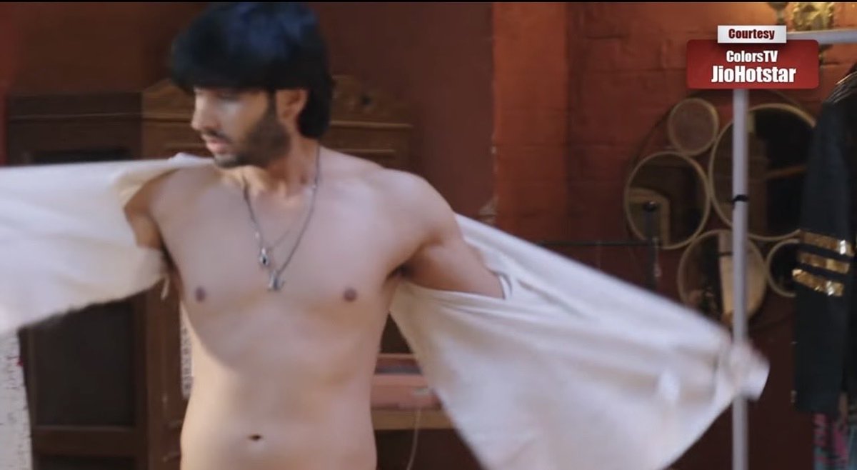 BirdiesSky's tweet photo. he is a fairy makes his clothes into wings 🧚🏻‍♂️#Tujulietjattdi https://t.co/AA1rUNfztN
