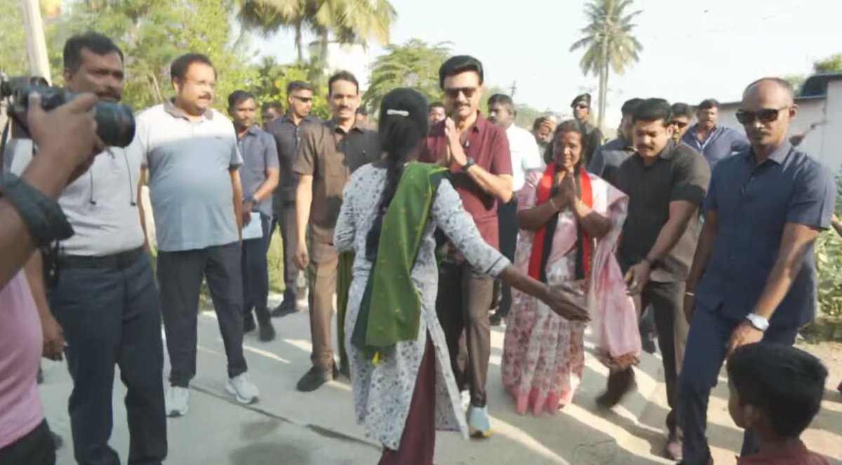 sunnewstamil's tweet image. #PHOTOS | வேலூரில் வீடு விடாகச் சென்று வாக்கு சேகரித்து வருகிறார் முதலமைச்சர் மு.க.ஸ்டாலின்

#SunNews | #CMMKStalin | #TNElectionWtihSunNews