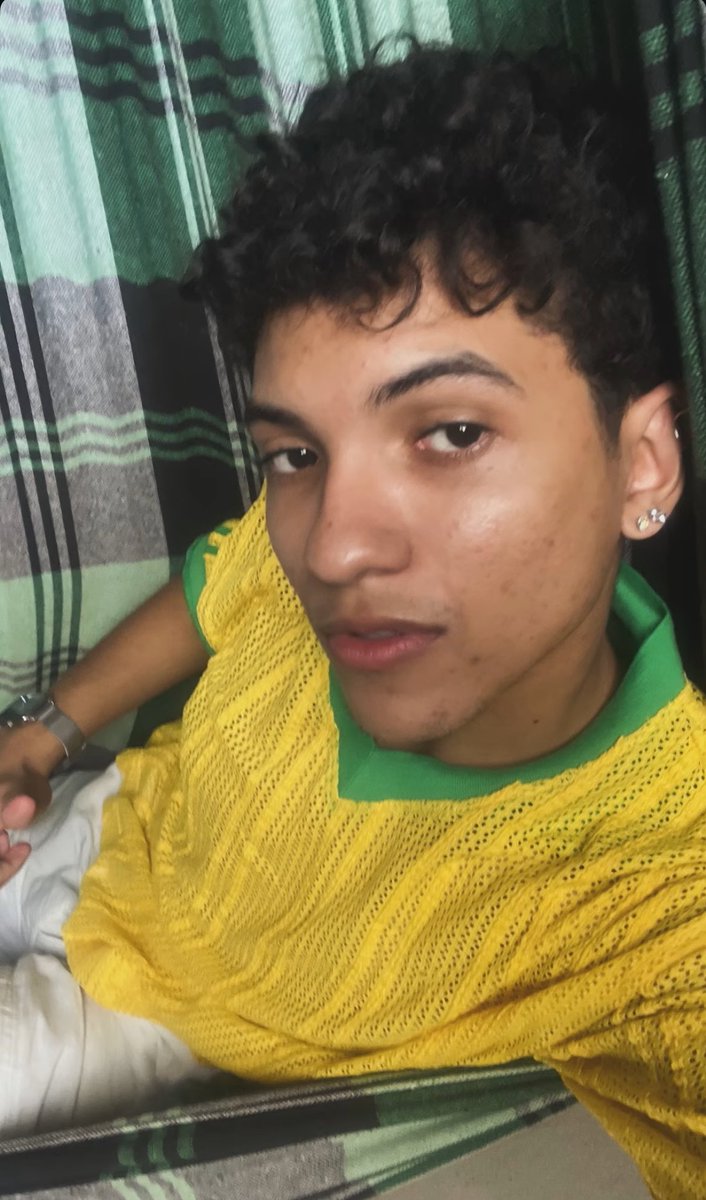 é ruan com r tweet media