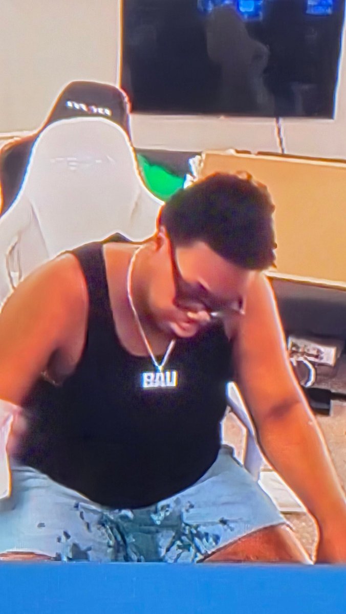 NoFace2508's tweet photo. “Chill mh i was watching bruce stream” https://t.co/Zyxgk5K1R4