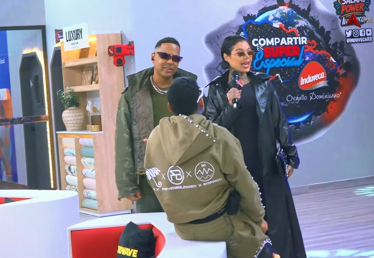 Angela María tweet media