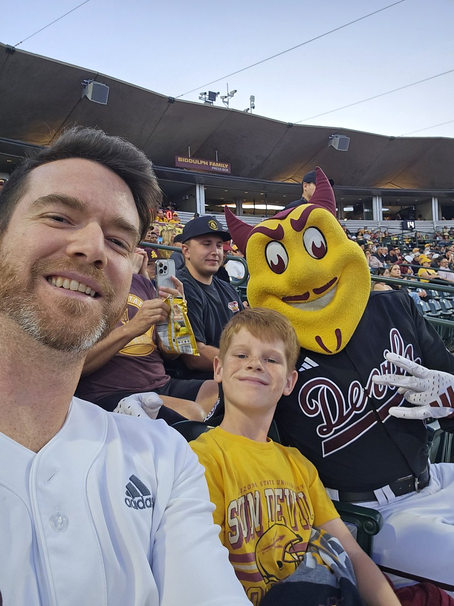 genpaTTon42's tweet photo. Little league game was canceled so we ended up making it to the game #GoDevils #NoPity https://t.co/p99KWzoHIV