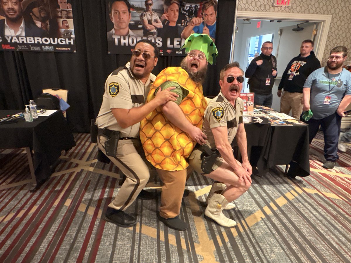 Unconventional Pineapple (Chet Lives) tweet media