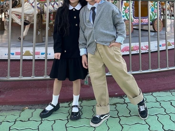 crystal_puppy8's tweet photo. Parents-was-on-a quick trip edition✨️🎠
•
#gyuhao 
ft.uncle 🐻‍❄️ #verchan
few-tweets au 
[Fluff, family with twins] https://t.co/OfCmZAdUyv